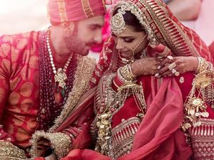 Reaksi Priyanka dan Anushka Melihat Foto Pernikahan Deepika Padukone