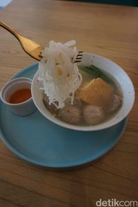 Seruput Kopi di Cliq, Resto Nuansa Retro yang Super Instagram-able