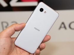 Sharp Aquos R2 Compact, Ponsel Pertama Punya Poni & Jenggot