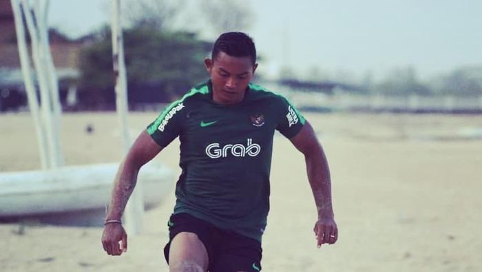 I Dewa Kadek Dwipayudha bersiap tampil di Piala AFF bersama Timnas Indonesia bola pasir. (dok. Brimob Polda Bali) I Dewa Kadek Dwipayudha bersiap tampil di Piala AFF bersama Timnas Indonesia bola pasir. (dok. Brimob Polda Bali)
