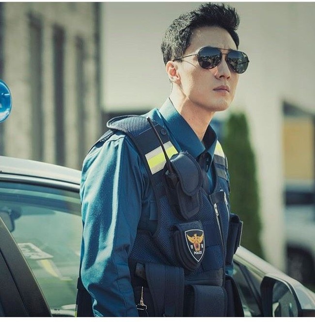 Meskipun sudah memasuki usia kepala empat, So Ji Sub tetap tampil prima dan memiliki perut sixpack yang ia dapati dari menjalani diet dan pola hidup sehat  Foto: Instagram @mbcdrama_now