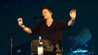 Charlie Puth akhirnya memenuhi janjinya untuk konser di Jakarta. Foto: Grandyos Zafna/detikcom