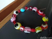 Begini nih contoh gelang couple untuk penyintas kanker.