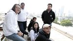 Nyantai Bareng Payung Teduh di Rooftop detikcom