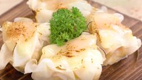 Bagi pencinta keju, dalam 42 gram keju mozzarella terkandung 297 mg kalsium. Jumlah ini bantu memenuhi kebutuhan kalsium harian sebanyak 23%. Foto: Semua Bisa Masak TransTV