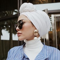 Nikita Mirzani juga memilih barang-barang branded untuk gaya terbarunya. Salah satunya adalah oversized shirt dari Balenciaga ini. Foto: Instagram/NikitaMirzaniMawardi_17