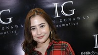 Prilly lebih memilih liburan bersama Maxime untuk quality time bersama. Pool/Palevi S/detikFoto.