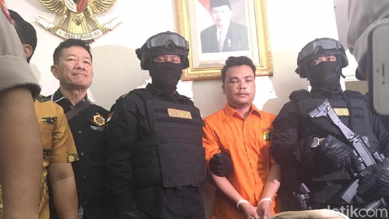 Polisi: Haris Pelaku Pembunuhan Satu Keluarga Dihina Tak Berguna Polisi: Haris Pelaku Pembunuhan Satu Keluarga Dihina Tak Berguna
