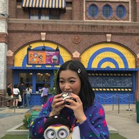 Memiliki lebih dari 299 ribu subscriber, chanel YouTube Cindercella milik YouTuber Marcella Febrianne Hadikusumo menginspirasi melalui tutorial makeup yang disajikannya. Tutorial makeup dari Cindercella yang populer adalah riasan wajah mengerikan seperti zombie, werewolf, dan black goddes. Pada 2018 ini sosoknya semakin bersinar dengan merilis produk palete makeup bernama Minuet bersama makeup artist Vinna Gracia. Produk tersebut mendapat respon postif dari pecinta kecantikan. Foto: Instagram @cindercella