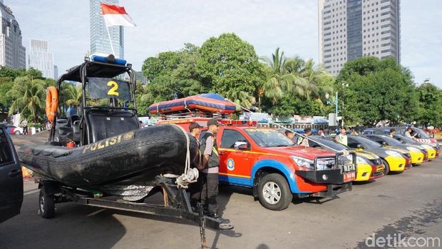 Anies-Kapolda Metro Cek Kesiapan Pasukan Tanggap Banjir Jakarta