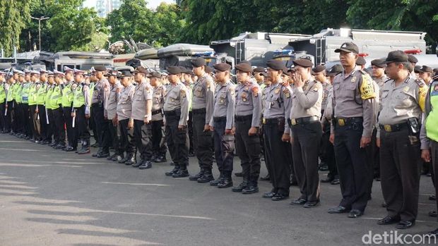 Anies-Kapolda Metro Cek Kesiapan Pasukan Tanggap Banjir Jakarta