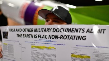 Konferensi tersebut akan berlangsung selama dua hari. Para pembicara akan mengutarakan beragam teori Bumi datar sekaligus mengajak debat seperti apa kira-kira wujud Bumi datar tersebut. Foto: Denver Post