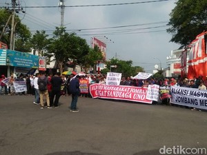 Massa di Jombang Demo, Protes Sandiaga Soal Langkahi Makam