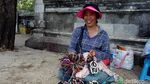 Potret Pedagang di Pantai Legendaris Bali, Kuta