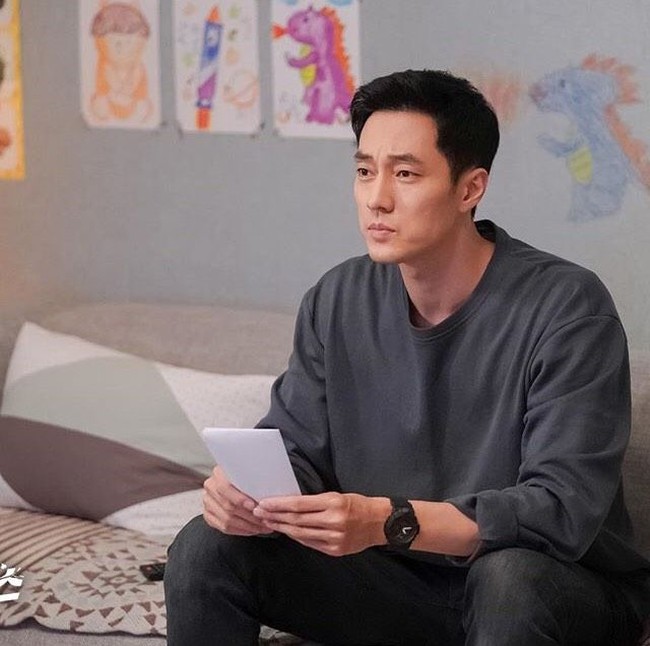 Tak hanya jago berakting, So Ji Sub juga memiliki banyak talenta, diantaranya yakni menyanyi hip hop dan merilis banyak video musik, serta model. Foto: Instagram @mbcdrama_now