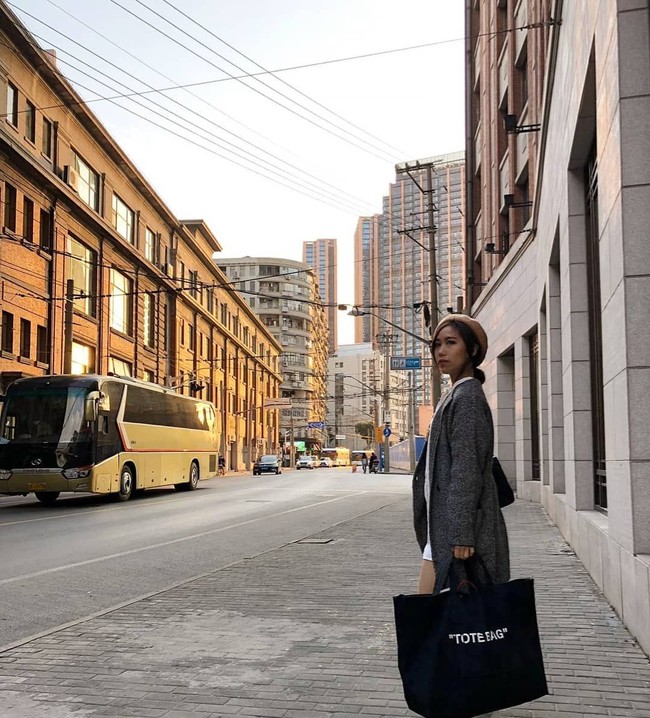 Ratu kecantikan ini mengklaim pihak penyelenggara mencopot gelarnya setelah ia mempertanyakan kapan dirinya akan menerima hadiah yang dimenangkannya sebagai bagian dari kompetisi. Foto: Instagram