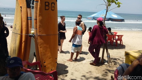 Pedagang di Pantai Kuta Bali