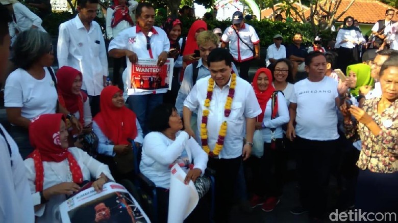 Erick Thohir Hadiri Deklarasi Relawan Emak-emak Jokowi di Yogya Erick Thohir Hadiri Deklarasi Relawan Emak-emak Jokowi di Yogya