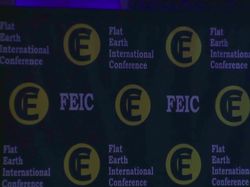 Penganut Bumi Datar Berkumpul Memantapkan Keyakinannya