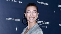Hailey Baldwin kini tak malu-malu lagi menyandang nama Bieber di belakang namanya. Ia pun mengumumkan lewat Instagram.  Foto: Getty Images