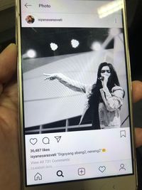 8 Gaya Panggung Isyana Sarasvati yang Memukau