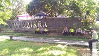 Foto: detikcom memantau suasana di Masjid Az-Zikra, Sentul, Kabupaten Bogor, Jawa Barat, Sabtu (17/11/2018) pagi. Tampak ada sejumlah polisi dari Polres Bogor yang melakukan penjagaan. (Lisye Sri Rahayu/detikcom)