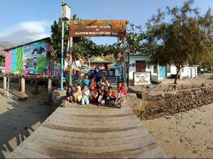 Indahnya Senyum Anak-anak di Pulau Komodo