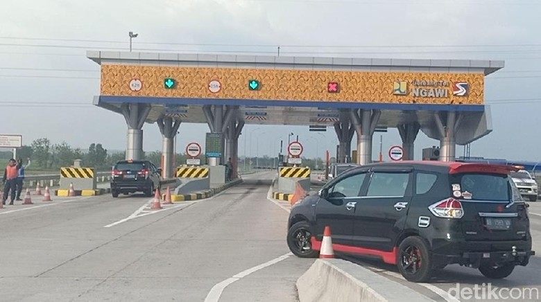 Hoax Tol Ngawi-Sragen Dibuka, Banyak Mobil Jadi Korban Hoax Tol Ngawi-Sragen Dibuka, Banyak Mobil Jadi Korban