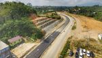 Jalan Perbatasan di Kalimantan Dilebarkan dan Dibikin Mulus