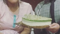 Wanita 40 tahun ini juga melakukan hal yang sama ketika putri pertamanya ulang tahun. Semoga jadi kakak yang sayang adik2 dan mama, ucap Muzdalifah. Foto: Instagram @Muzdalifah999