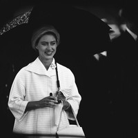 Pada 1953, Putri Margaret jatuh cinta pada suami orang, Perwira Angkatan Laut Kerajaan Kapten Peter Townsend. Demi Margaret, Peter menceraikan istrinya dan segera melamar Sang Putri. Sayangnya, mereka berpisah setelah dua tahun tunangan.  Foto: Getty Images