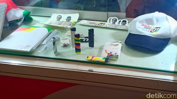 Gaet Milenial, Tim Jokowi Luncurkan dan Jual Merchandise Anak Muda