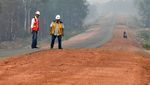 Momen Jokowi Lihat Langsung Trans Papua Sambil Jalan Kaki
