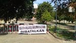 Foto:  Spanduk Diskusi Khilafah Dibatalkan Terpasang di Az-zikra