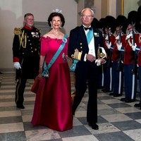 Sebuah biografi The Reluctant Monach mengungkap bahwa Raja Swedia Karl Gustaf kerap mengadakan pesta liar dan selingkuh dengan banyak wanita. Raja Carl juga disebut berhubungan cukup lama dengan model Camilla Henemark. Dalam buku juga disebutkan kalau Sang Raja sering mengunjungi klub telanjang. Foto: Getty Images