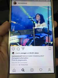 8 Gaya Panggung Isyana Sarasvati yang Memukau