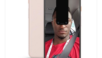 Secara sarkas, yang ini suka poni di Pixel 3. Sekalian saja deh ditambah ukurannya. (Foto: Internet/Twitter)