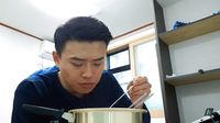 YouTuber 'Medok' Asal Korea Ini Bagikan Tips Minum Soju dan Makan Tteokguk