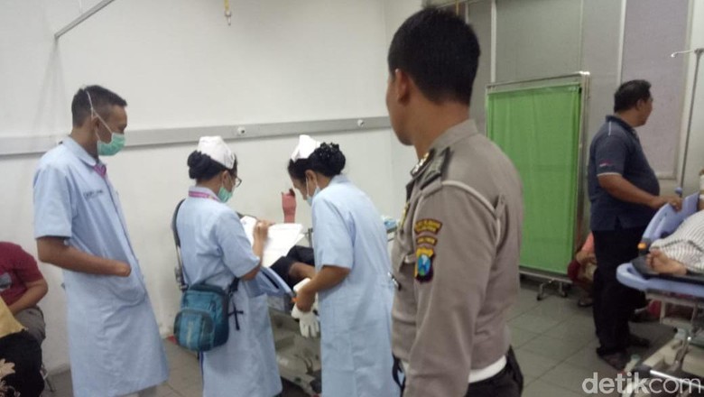 Pria Ini Dibacok Saat Pasang Atribut Partai Pria Ini Dibacok Saat Pasang Atribut Partai