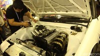 Sedang untuk engine-nya bore up PnP with CNC, coil, busi, individual throtle body 45 derajat, wiretuck pipa-pipa, radiator sard, fan spall, coilover max, kaliper depan Honda Jazz, LSD TRD final gear, oil catch tank mishimoto, peredam full body zero, interior leather wolsdrof, retrim vertue, pelek watanabe 14 inci, stir itavolanti, dan ECU standalone.