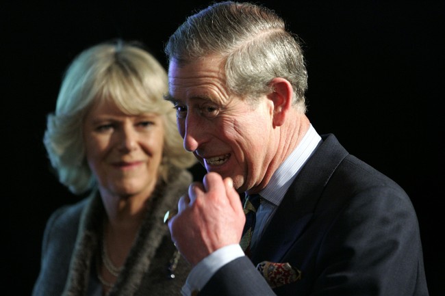 Setelah hubungan yang dipenuhi dengan skandal selama bertahun-tahun itu, Camila akhirnya dinikahi oleh Pangeran Charles pada 2005. Foto: Getty Images