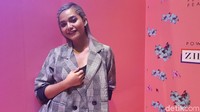 Berwarna ash grey, gaya rambut Citra kali ini nyentrik banget!  Foto: Desi/ detikHOT