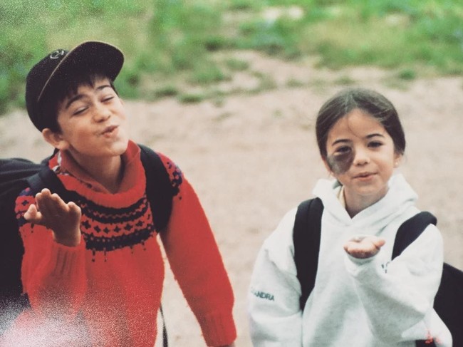 Tampil berbeda dari anak kebanyakan, Cassandra mengaku sering di-bully oleh teman-teman ketika kecil. Wanita 25 tahun itu sering dikatakan akan dipukuli di sekolah hingga menjijikan. Foto: Instagram/@cassandranaud