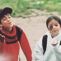 Tampil berbeda dari anak kebanyakan, Cassandra mengaku sering di-bully oleh teman-teman ketika kecil. Wanita 25 tahun itu sering dikatakan akan dipukuli di sekolah hingga menjijikan. Foto: Instagram/@cassandranaud