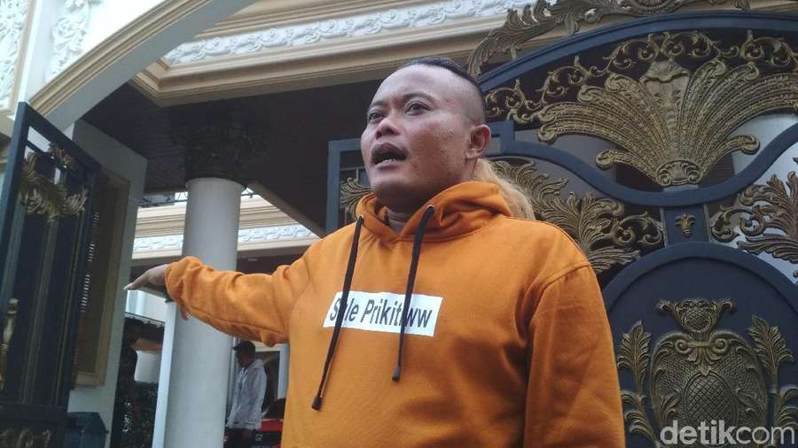 Seperti Istana, Begini Kediaman Sule di Bekasi