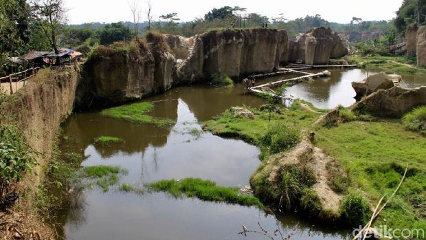 Destinasi wisata yang cantik namun murah meriah ada di Kabupaten Tangerang, Banten. Tebing Koja namanya, yuk kita lihat.