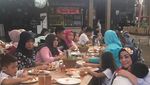 Serunya Momen Kulineran Muzdalifah Bareng Anak-anaknya
