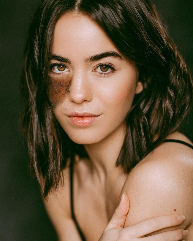 Cassandra Naud adalah seorang penari profesional asal Kanada. Ia cukup terkenal karena pernah membintangi proyak-proyek besar, seperti film Rags, iklan ESPN, video klip Leona Lewis, dan lain-lain. Foto: Instagram/@cassandranaud