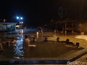 Wisata Malam Banjarnegara, Ada Pemandian Air Panas di Pegunungan