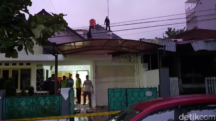 Heboh Maling Sembunyi di Atap Rumah Korbannya di Sukabumi
